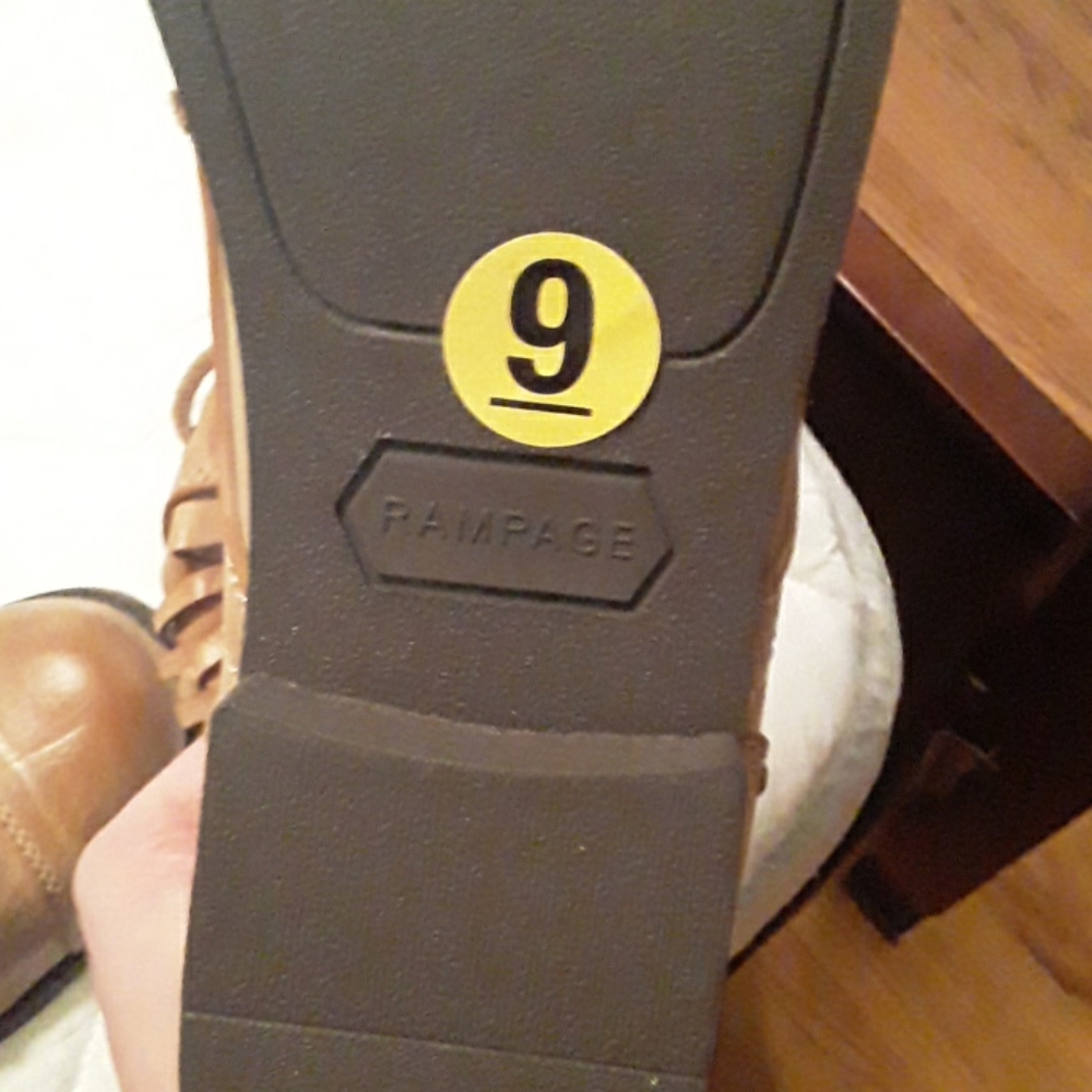 Size 9 Rampage Boot - Picture 3 of 3